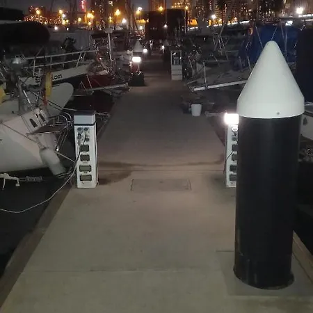 船上ホテル Barco El Viento *