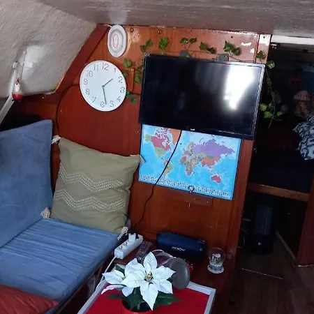 船上ホテル Barco El Viento *