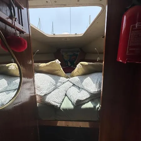 Barco El Viento * Сан-Адриан-де-Бесос