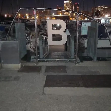 Barco El Viento 보트호텔 *